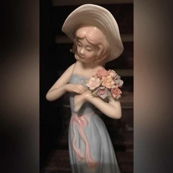 Figurine Gifts by House of Lloyd - Picture 6 of 7